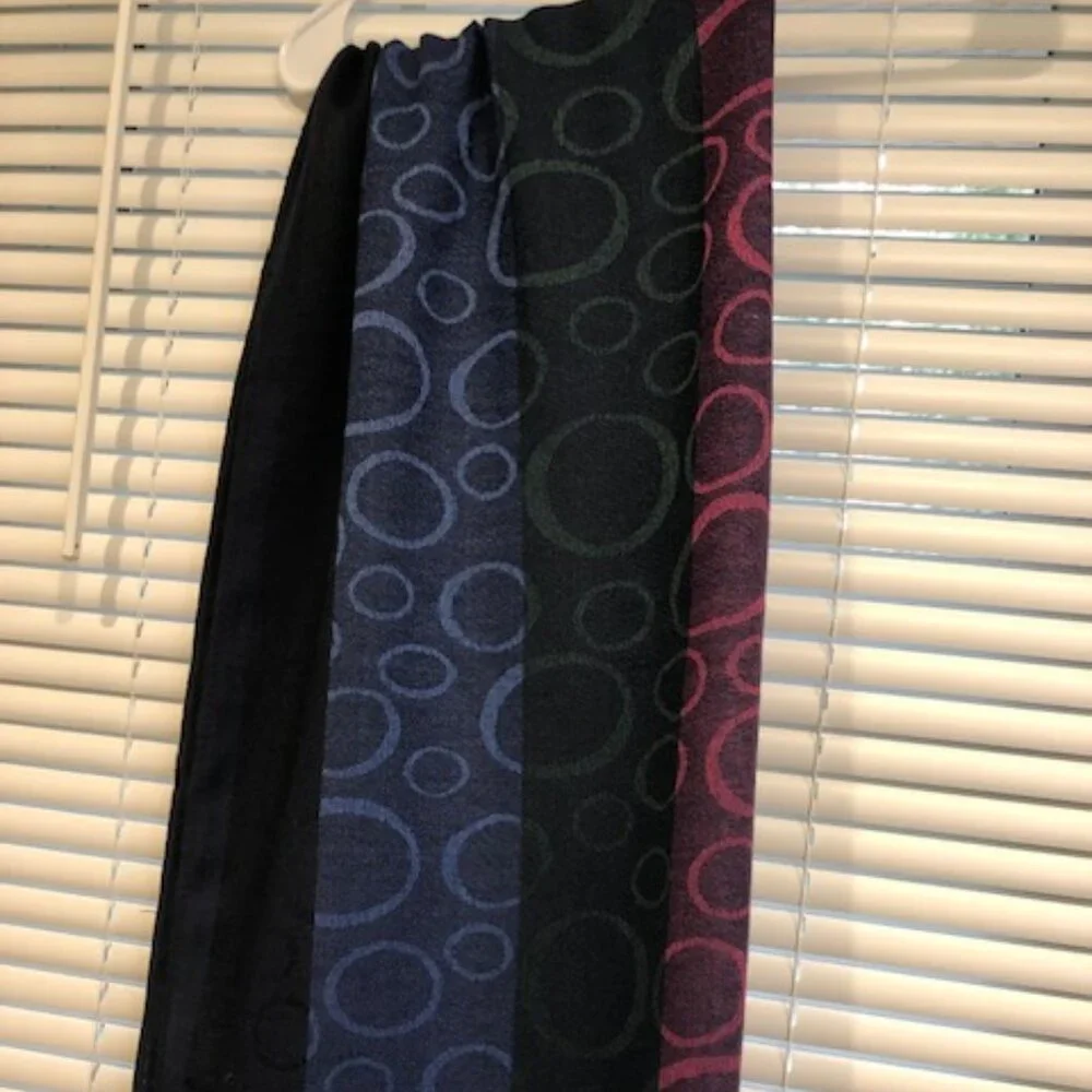 Multicolor Geometric Print Wrap Scarf.